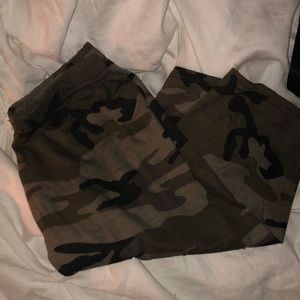 CAMO BIKER SHORTS